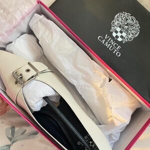 NIB Vince Camuto Cream flats MSRP 165$